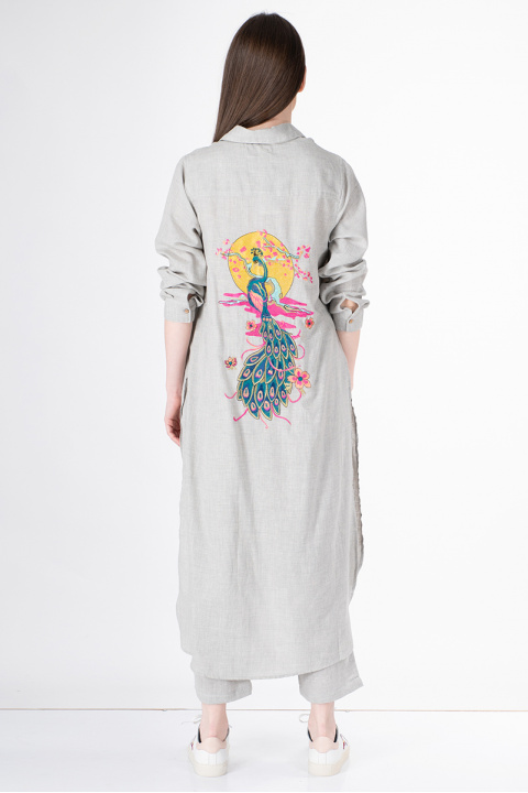 Дамски комплект в сиво с ефектна бродерия на гърба