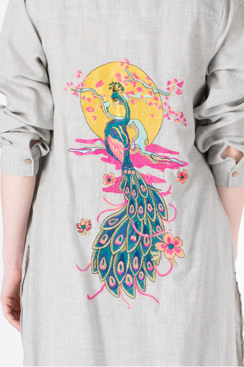 Дамски комплект в сиво с ефектна бродерия на гърба