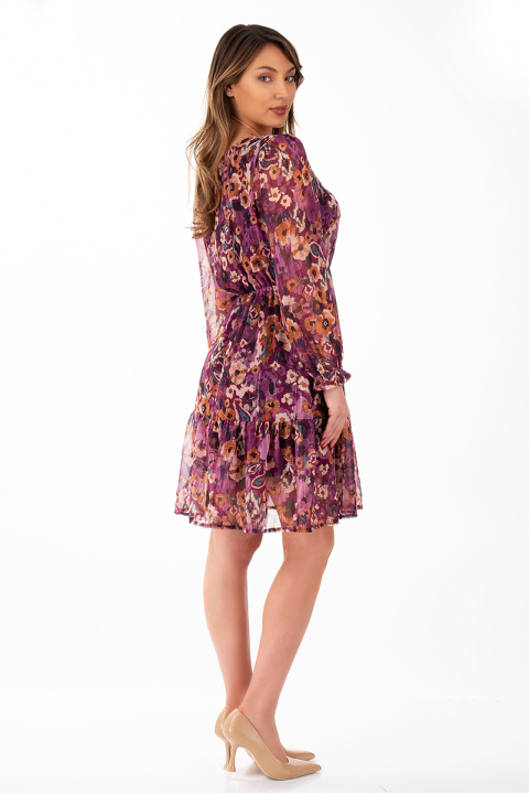 Къса рокля от шифон в лилаво с принт цветя