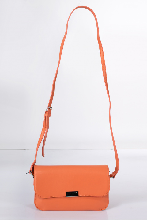 Дамска чанта в оранжево с метална закопчалка