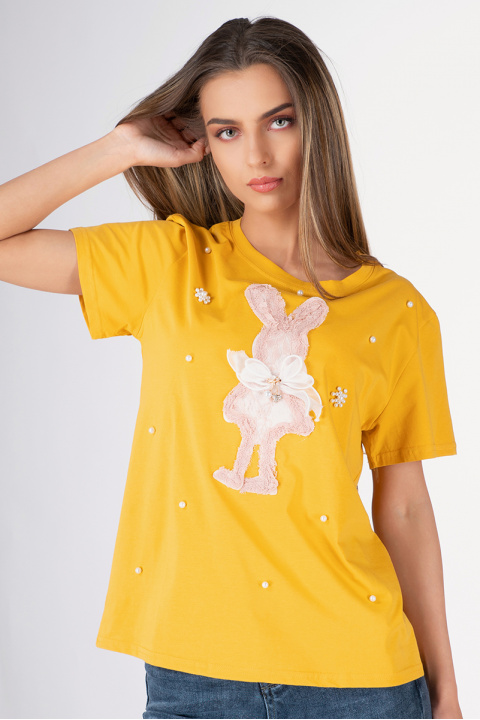 Дамска тениска в горчица със заек и перли