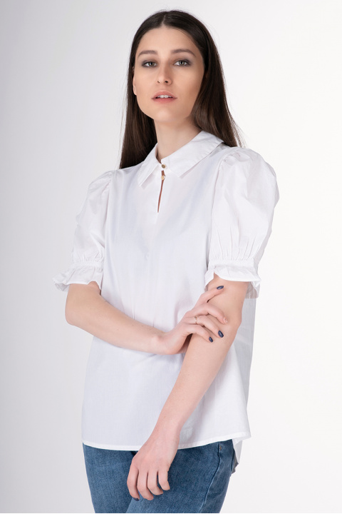 Дамска блуза с яка и къс буфан ръкав в бяло