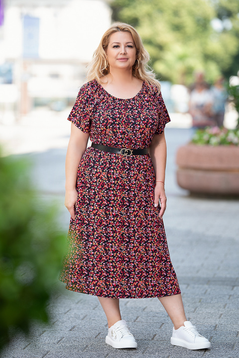 МАКСИ дълга рокля в черно с принт червени и оранжеви цветя