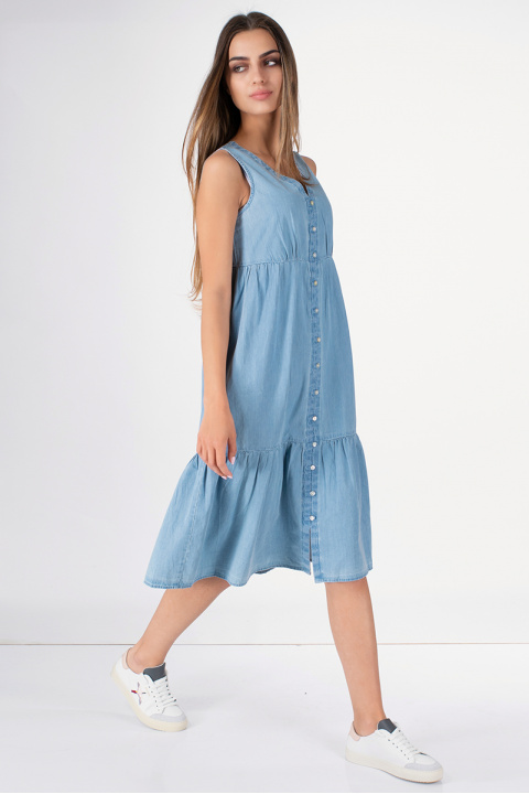 Дамска рокля в светъл деним с копчета