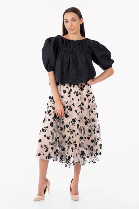 Дамска къса блуза от памук в черно с буфан ръкав и рязана бродерия