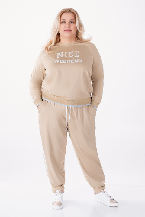 МАКСИ тънка спортна блуза в бежово с бели кантове и пайети