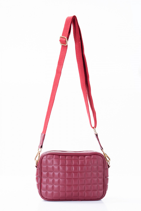 Малка дамска чанта от еко кожа в червено с релефни квадрати