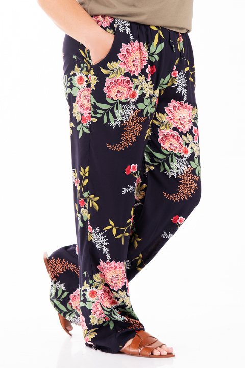 МАКСИ панталон в тъмносиньо с принт листа и цветя в розово и зелено