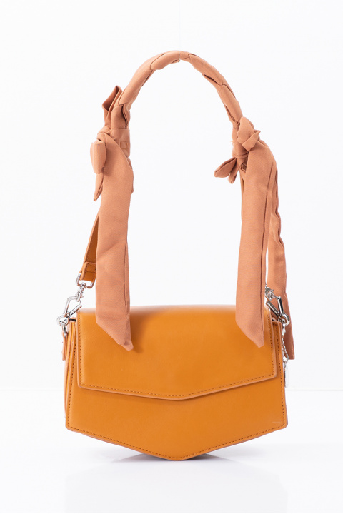 Дамска малка чанта в цвят карамел с плитка на дръжката