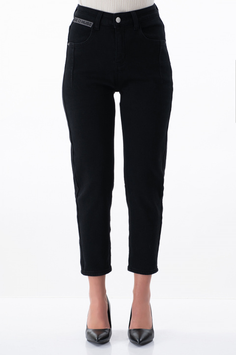 Дамски широки дънки в черно с вертикални шевове по дължината на джобовете