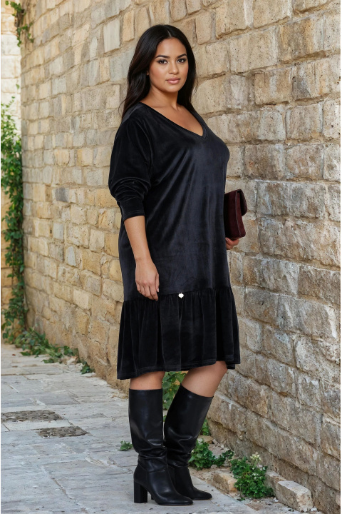 МАКСИ кадифена рокля в черно със свободна кройка