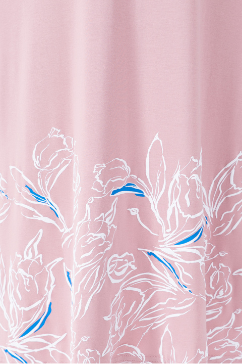 МАКСИ рокля в розово с бял принт в долната част