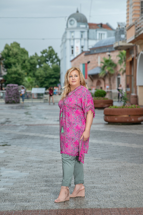 МАКСИ туника от коприна тип пончо в цикламено розово с цветен етно принт