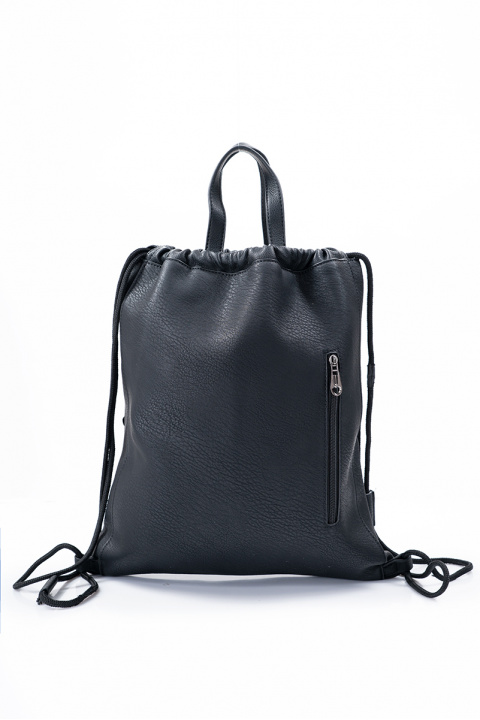 Дамска чанта тип раница в черно от еко кожа