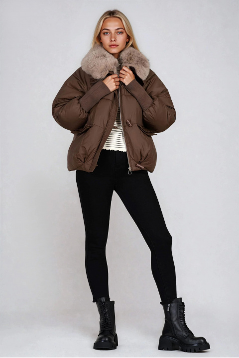 Дамско зимно яке в кафяво със сваляща се пухена яка