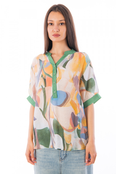 Дамска блуза от фина материя с остро деколте с копчета с цветен акварелен принт
