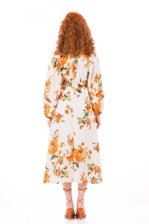 Дълга индийска рокля в екрю с принт оранжеви цветя