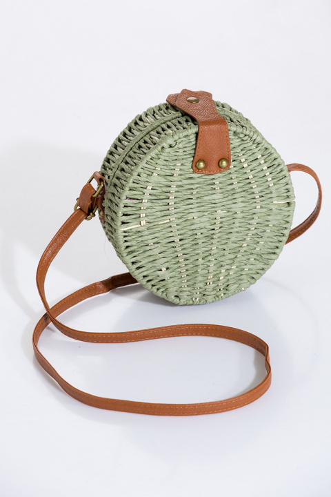 Плетена кръгла чанта в зелено