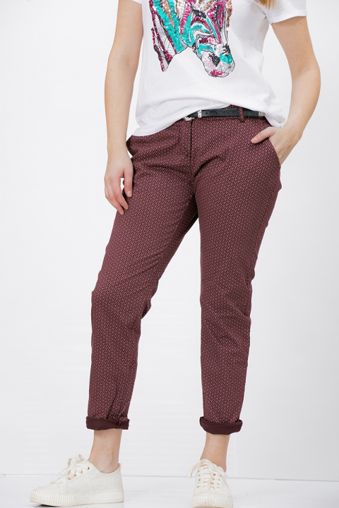 Памучен панталон със ситен десен и колан
