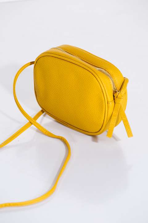 Малка елипсовидна чанта в жълто