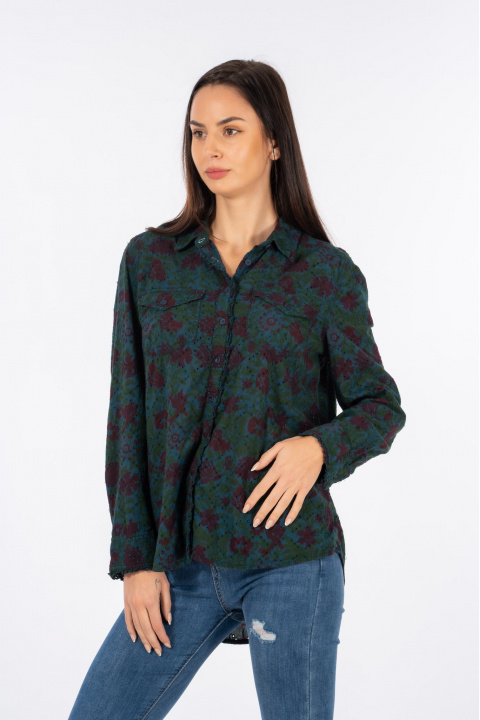 Дамска риза в тъмнозелено с рязана бродерия и принт в бордо