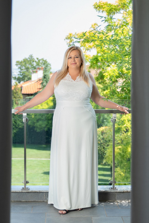 МАКСИ официална дълга рокля в бяло с дантелени елементи, лимитирана серия