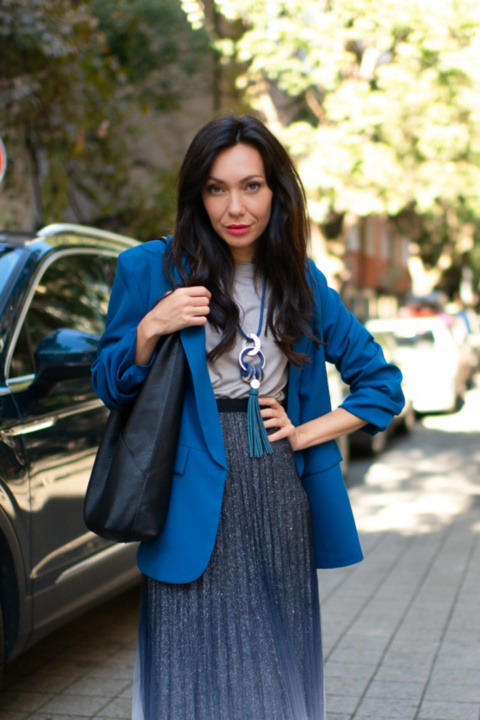 Дамско сако в петролено синьо с набран ръкав