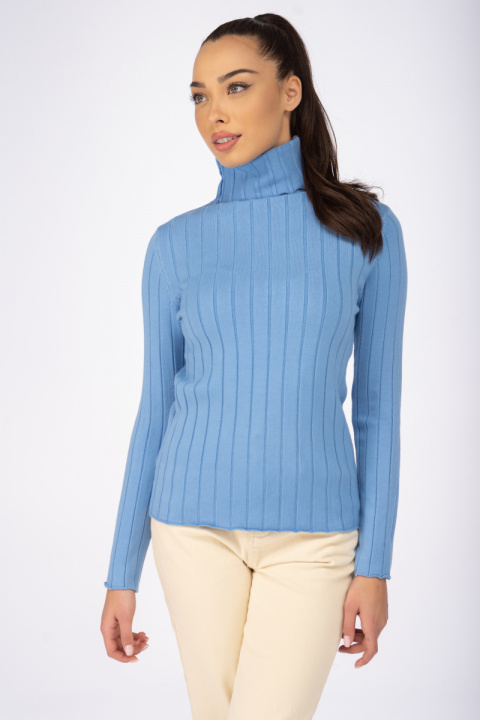 Дамски пуловер с поло яка от фино плетиво в светлосиньо с едър рипс