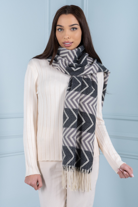 Дамски топъл шал с геометричен десен в сива гама