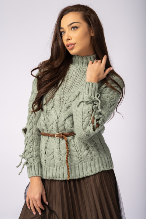 Дамски плетен пуловер в зелено с връзки на ръкавите