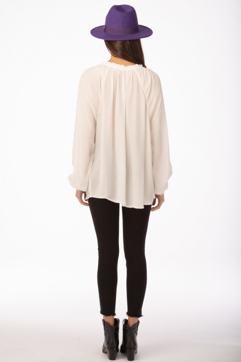 Дамска блуза тип туника в бяло от вискоза с връзка на врата