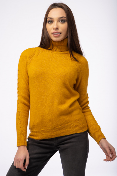 Дамски мек пуловер в цвят горчица с поло яка и плитка на ръкава