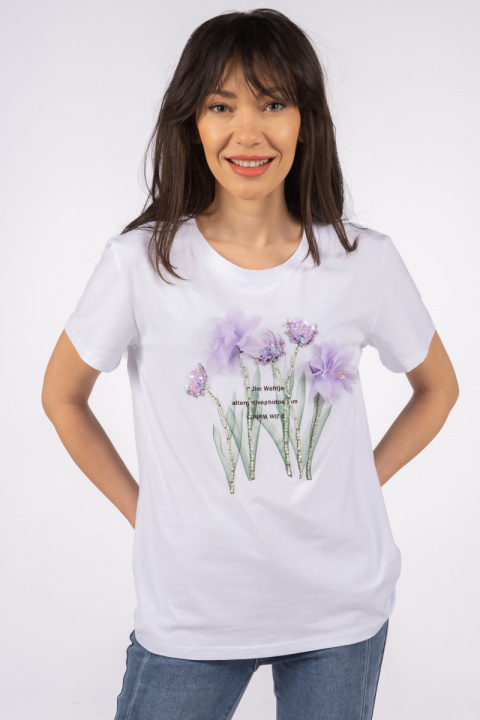 Дамска блуза в бяло с 3д цветя от лилав тюл и пайети