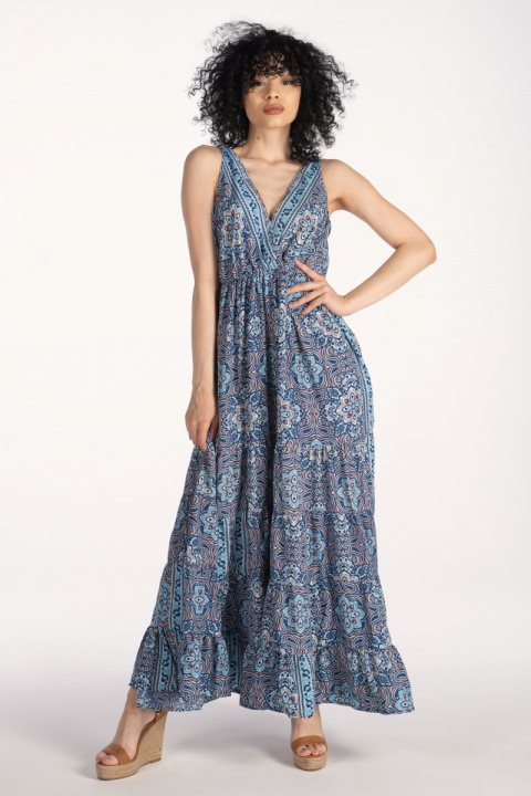 Дълга рокля от коприна в синьо с индийски принт и широки презрамки
