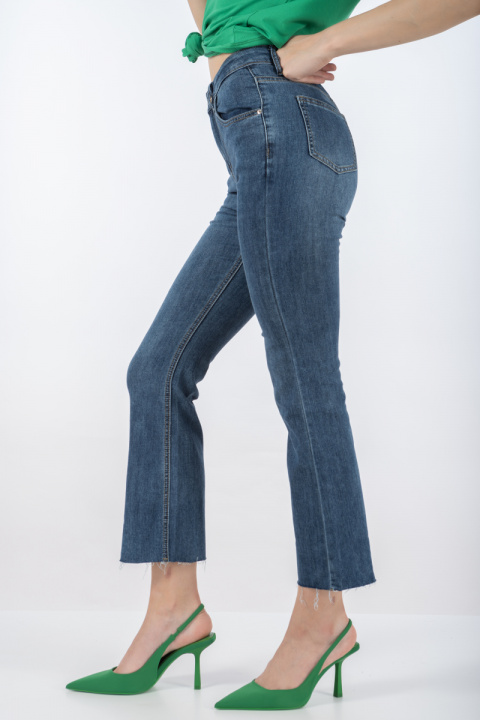 Дълги дънки тип чарлстон в синьо с разнищени краища