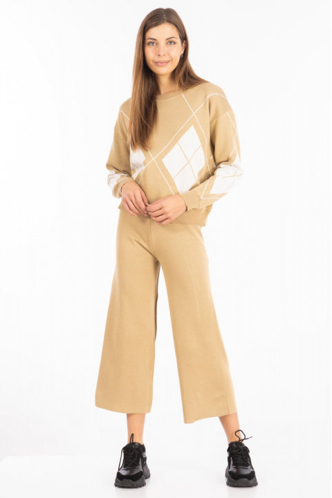 Дамски комплект от фино плетиво в бежово с блуза и панталон