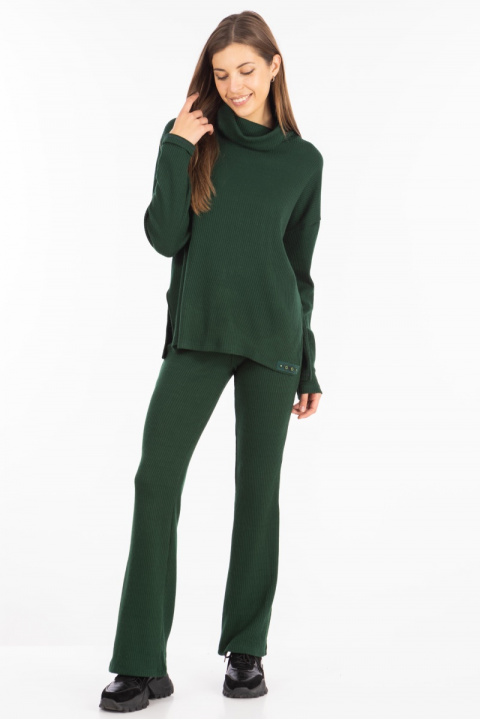 Дамски комплект от фино рипсено плетиво в зелено с блуза и панталон