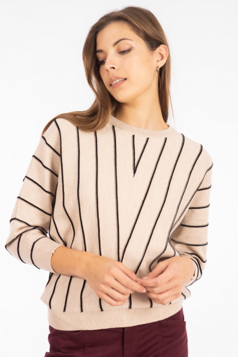Дамска блуза в бежово с прилеп ръкав и вертикални черни линии