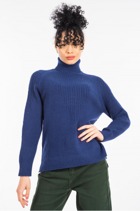 Дамски пуловер от едро плетиво в индигово синьо с поло яка