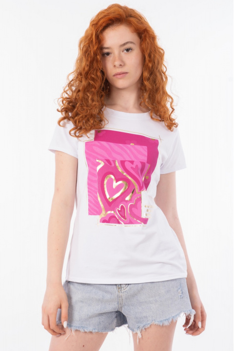 Дамска тениска от памук в бяло с цикламена щампа със златни сърца