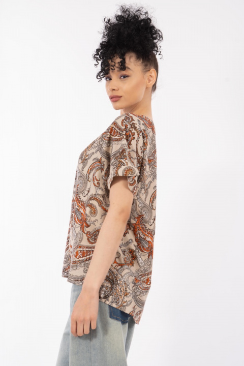 Дамска блуза в бежово с оранжев индийски принт