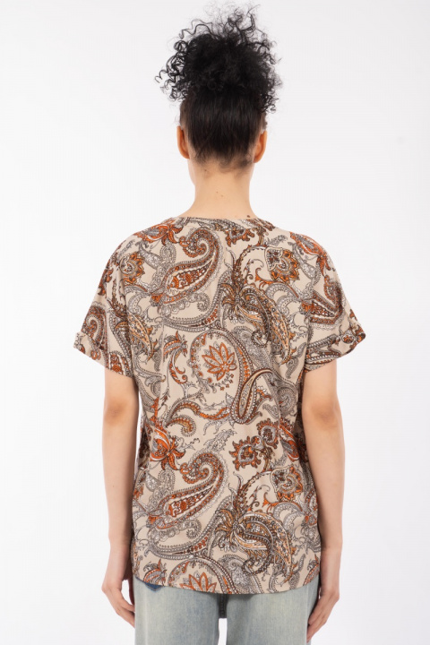 Дамска блуза в бежово с оранжев индийски принт