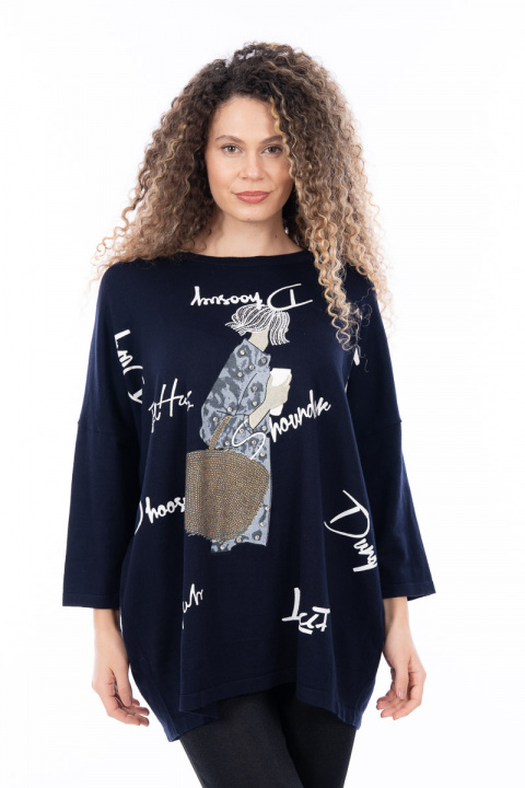 Дамска блуза в тъмносиньо с щампа, надписи и камъни