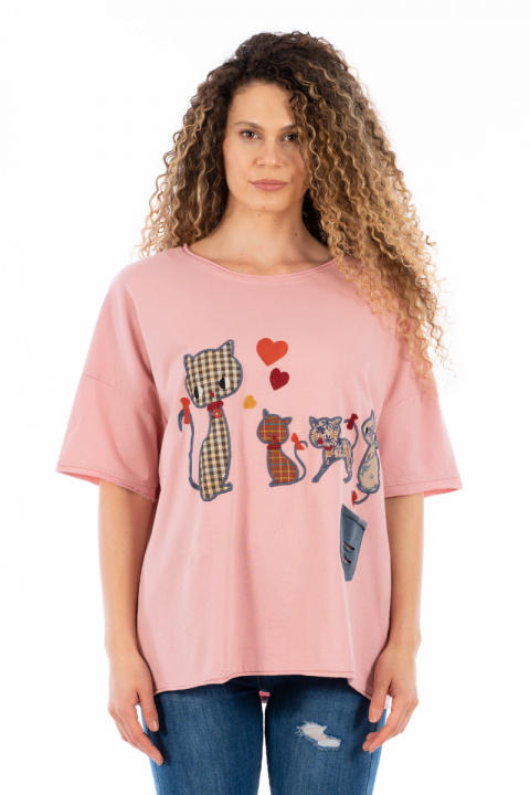 Дамска блуза в розово с принт карирани котки и бродирани сърца