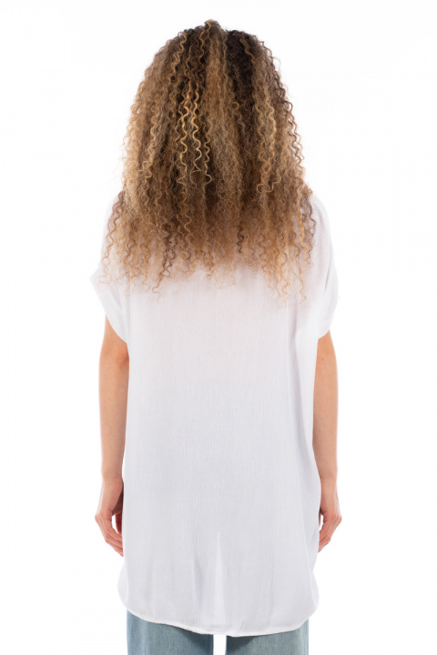 Дамска туника в бяло с щампа златисти и сребристи сърца