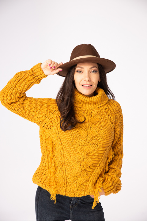 Дамски пуловер в горчица с плетка и ресни