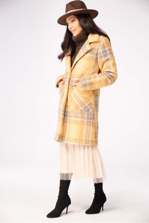Дамско мъхесто палто в жълто каре