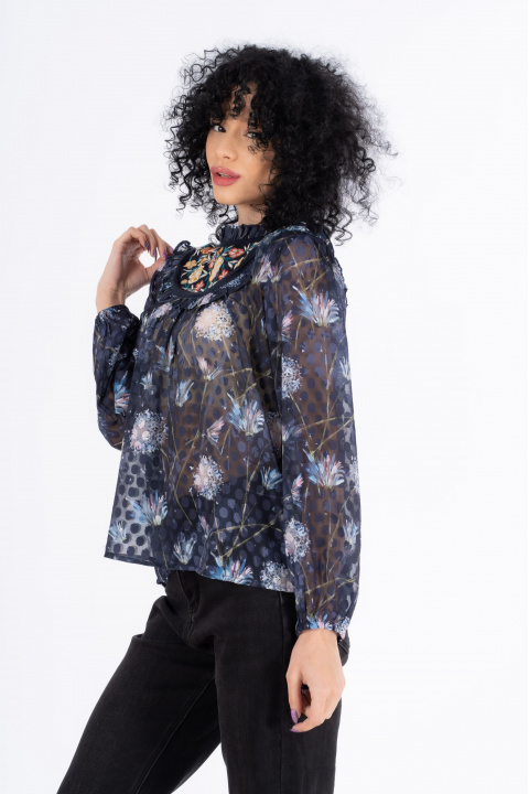 Дамска блуза от шифон в тъмносиньо с бродирани цветя