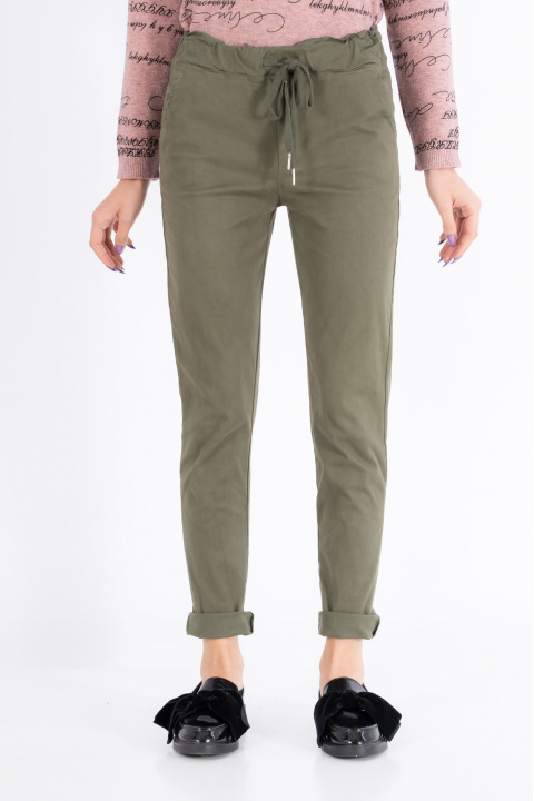 Дамски спортен панталон от памук в цвят милитъри с връзки и ластик на талията