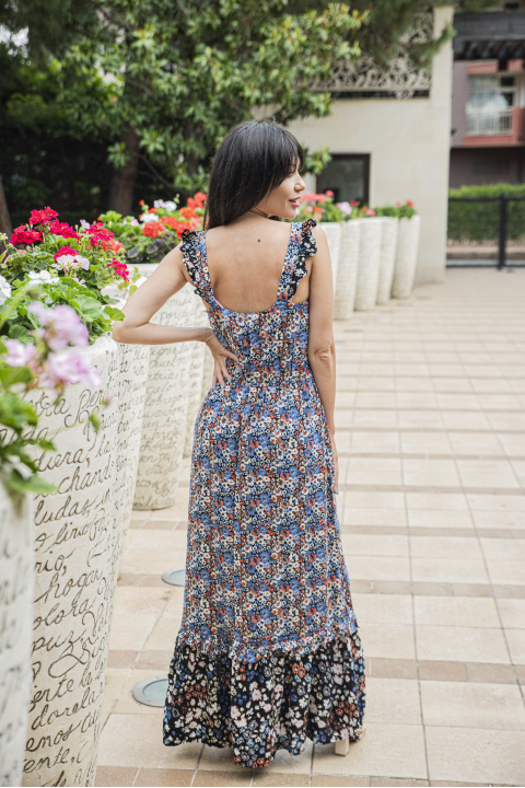 Дълга рокля със ситен принт на цветя и презрамки с харбали